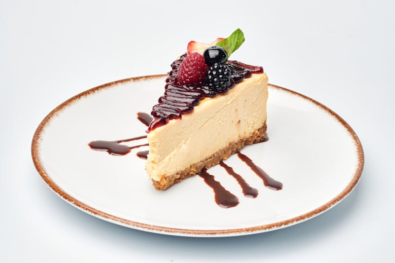 New York cheesecake with berry compote